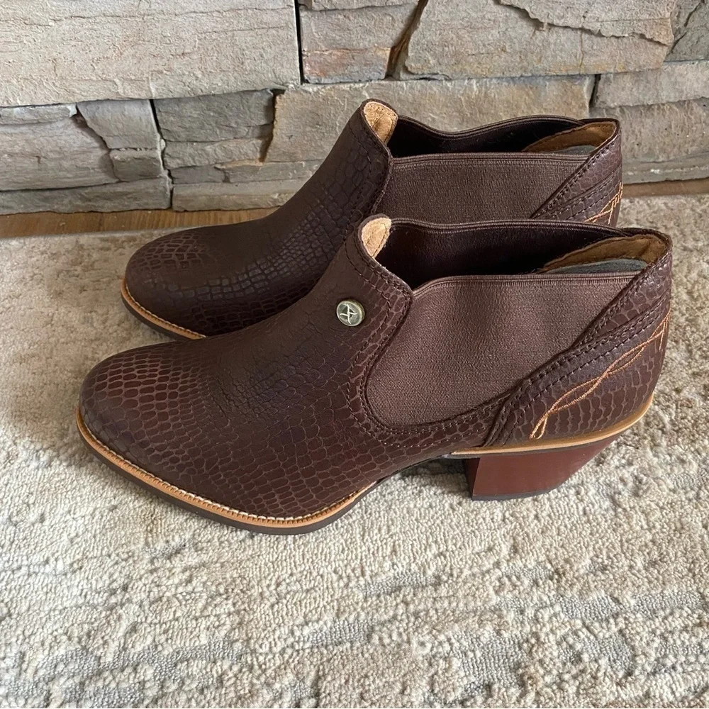 Twisted X Cowboy Western Ankle Boots Booties Brown Croc Embossed Leather Slip On